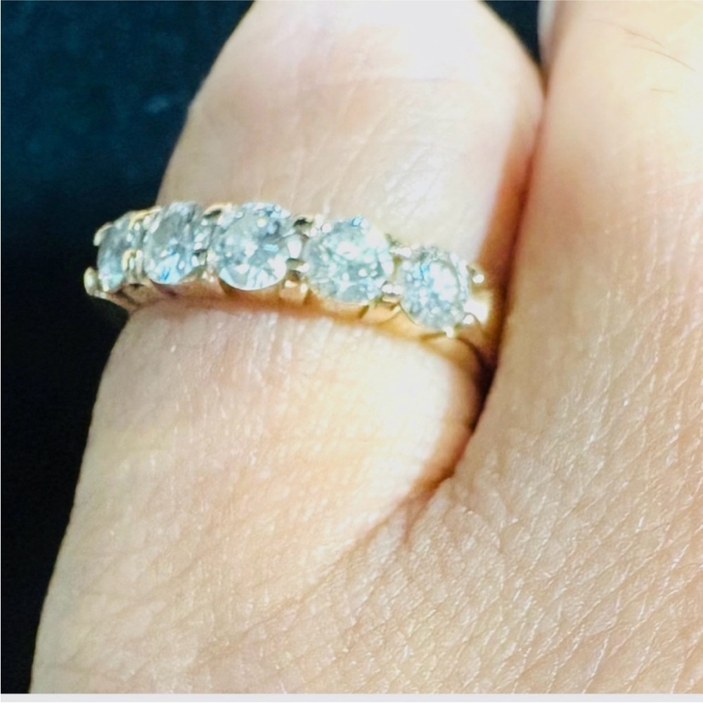 Vintage 14K gold & 5 natural sparkling Diamond ring